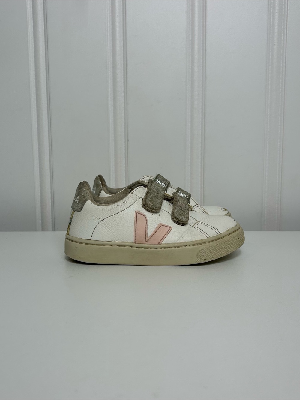 Veja esplar Kids White Leather silver strap Sneakers with Pink V Accent kids 8.5